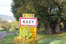 Arrivée au village d'Agey